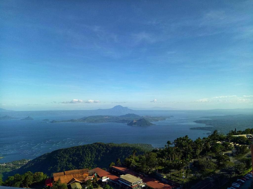 Cityland Tagaytay Taal Lake View City View Free Pool Parking Studios With Balcony Are City View タガイタイ エクステリア 写真