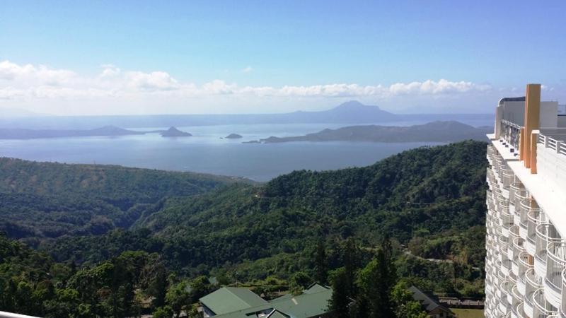 Cityland Tagaytay Taal Lake View City View Free Pool Parking Studios With Balcony Are City View タガイタイ エクステリア 写真