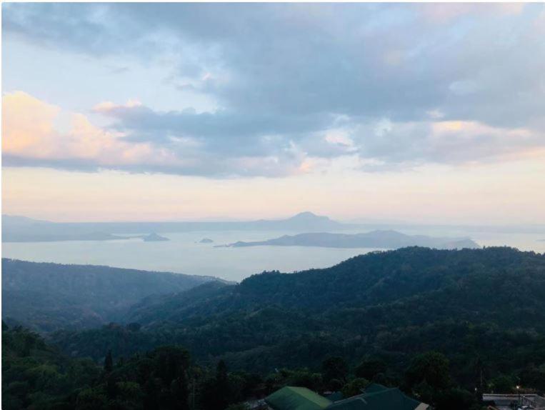 Cityland Tagaytay Taal Lake View City View Free Pool Parking Studios With Balcony Are City View タガイタイ エクステリア 写真