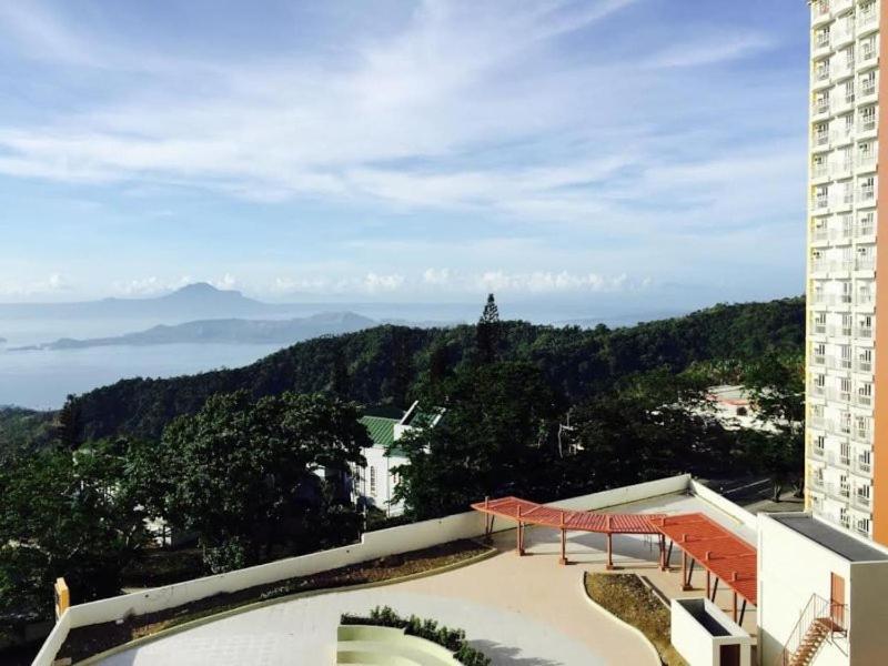 Cityland Tagaytay Taal Lake View City View Free Pool Parking Studios With Balcony Are City View タガイタイ エクステリア 写真