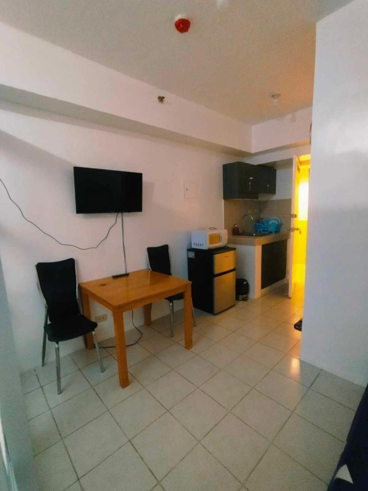 Cityland Tagaytay Taal Lake View City View Free Pool Parking Studios With Balcony Are City View タガイタイ エクステリア 写真
