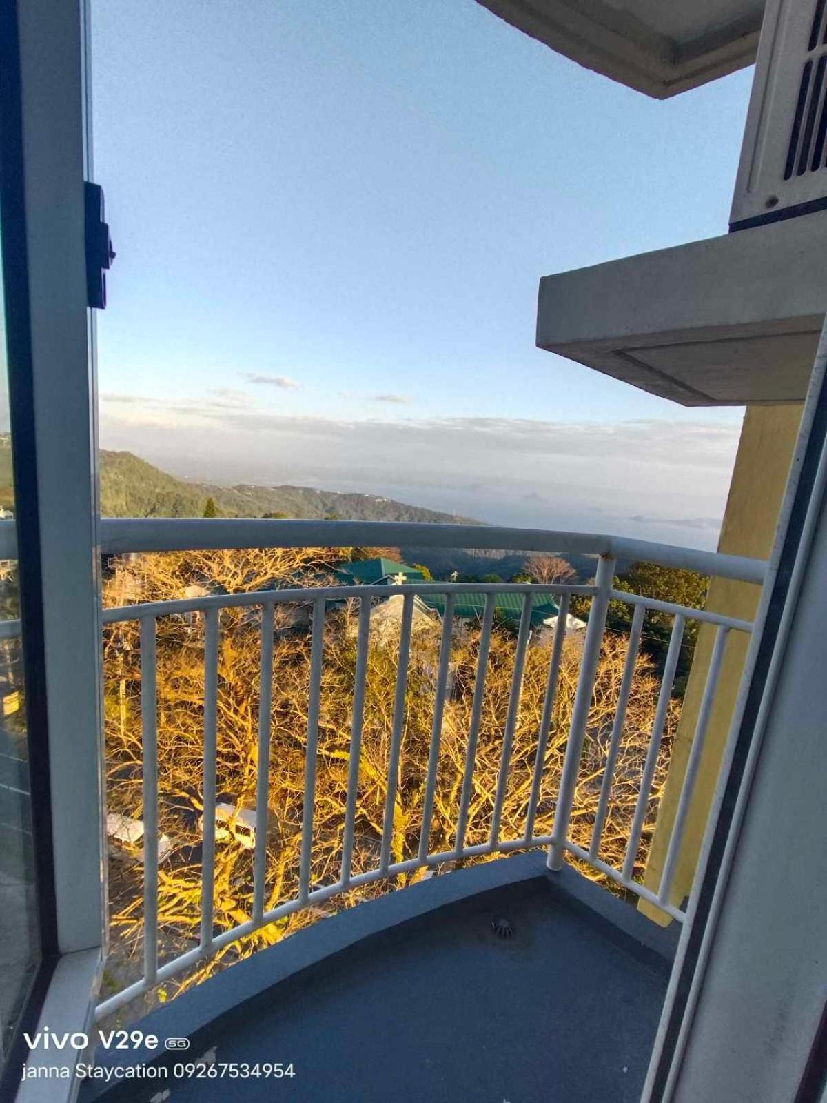Cityland Tagaytay Taal Lake View City View Free Pool Parking Studios With Balcony Are City View タガイタイ エクステリア 写真