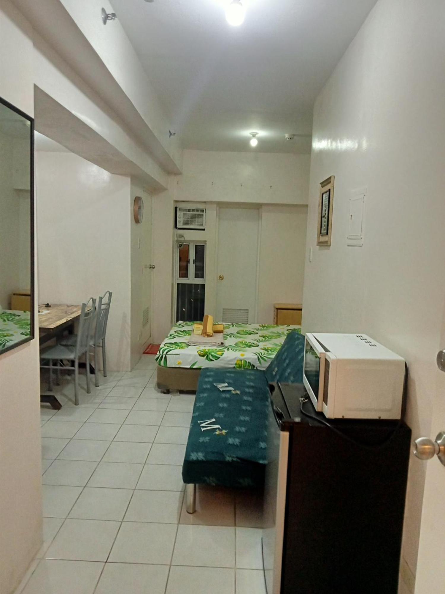 Cityland Tagaytay Taal Lake View City View Free Pool Parking Studios With Balcony Are City View タガイタイ 部屋 写真
