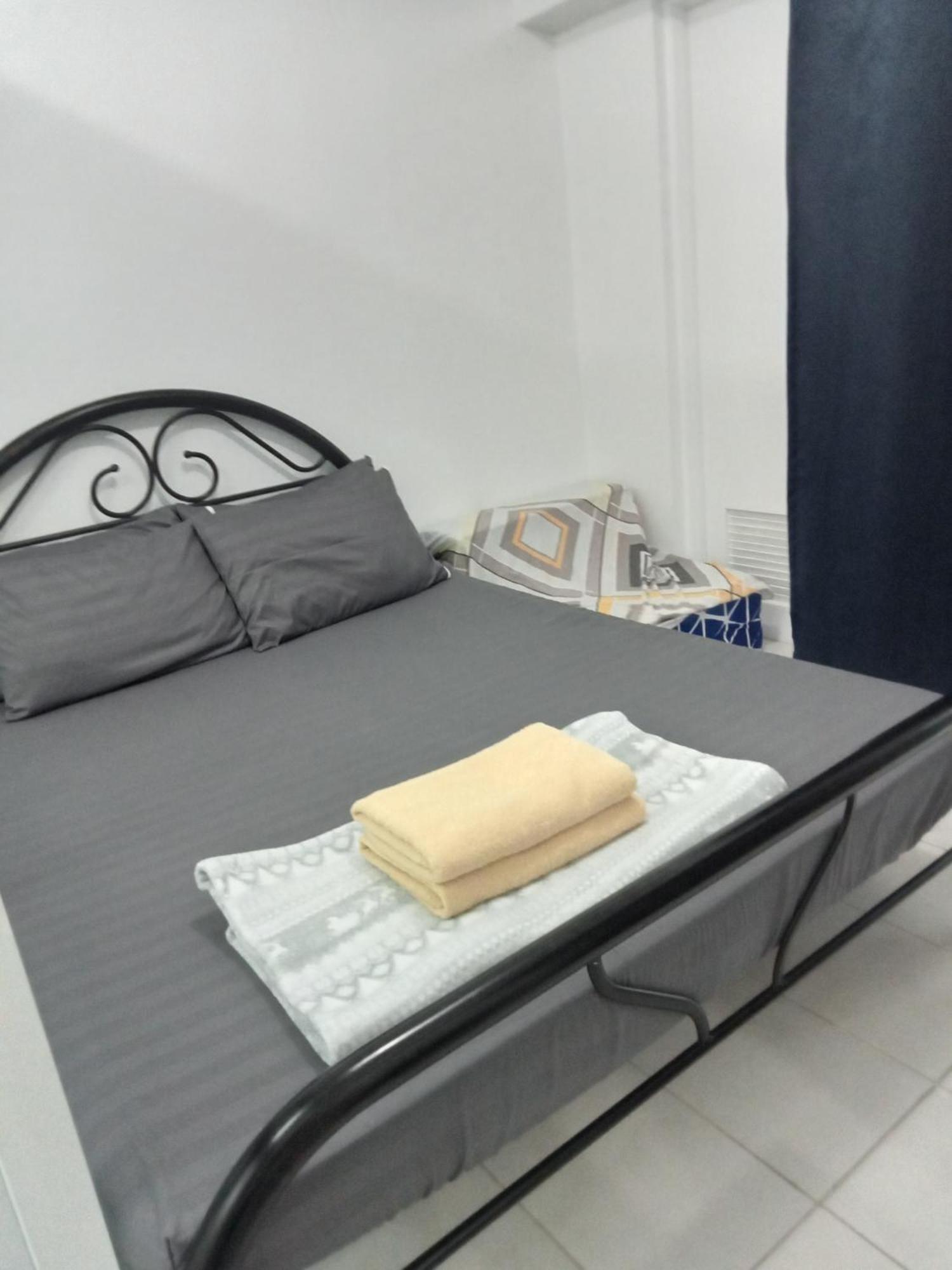 Cityland Tagaytay Taal Lake View City View Free Pool Parking Studios With Balcony Are City View タガイタイ 部屋 写真