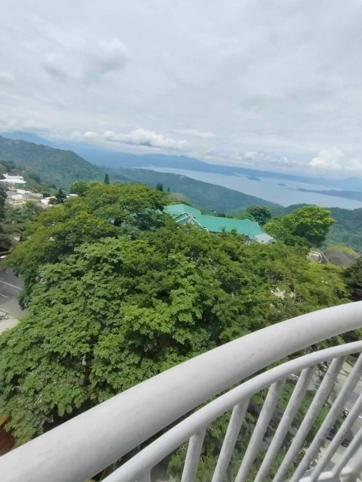 Cityland Tagaytay Taal Lake View City View Free Pool Parking Studios With Balcony Are City View タガイタイ エクステリア 写真