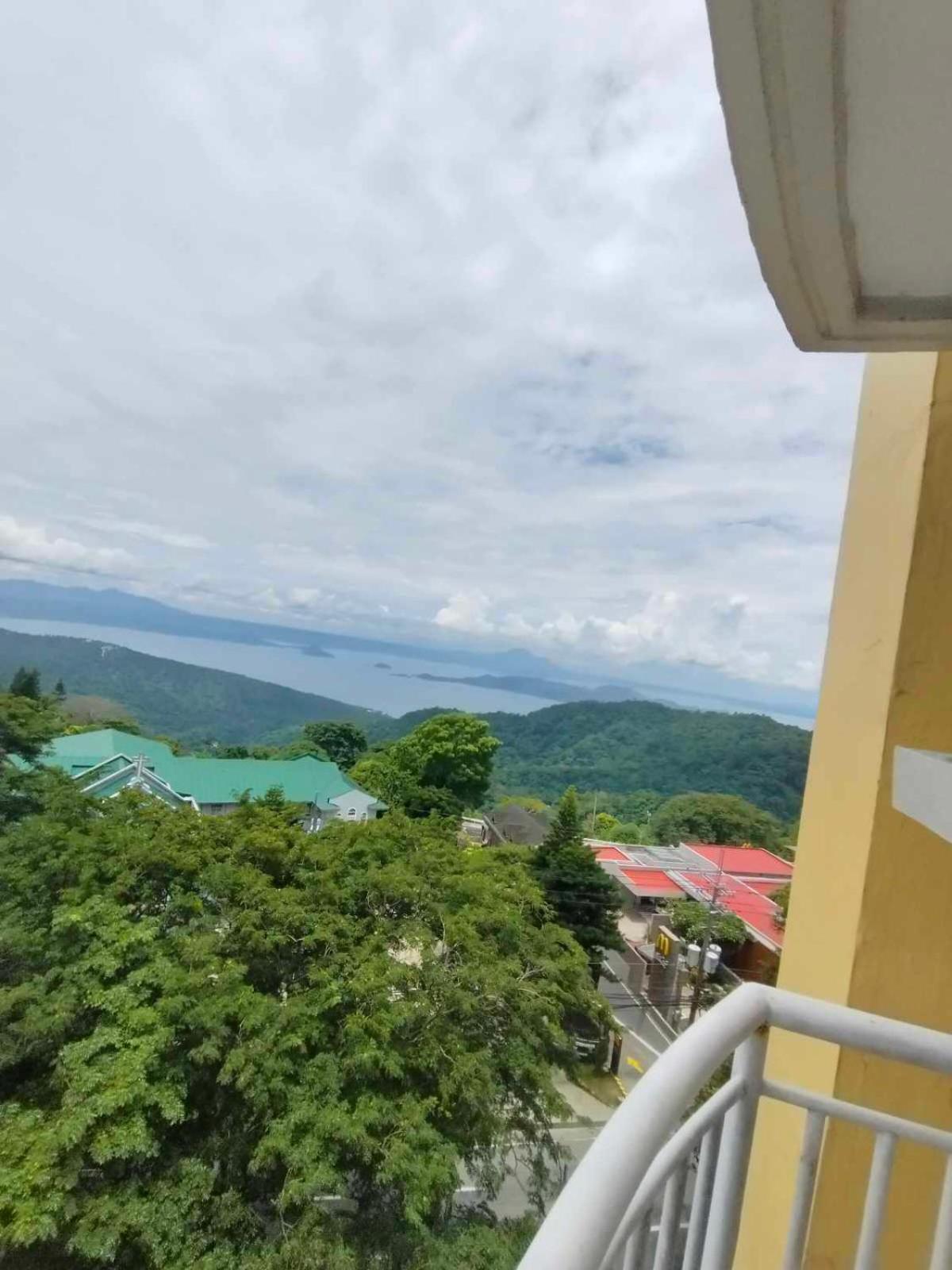 Cityland Tagaytay Taal Lake View City View Free Pool Parking Studios With Balcony Are City View タガイタイ エクステリア 写真