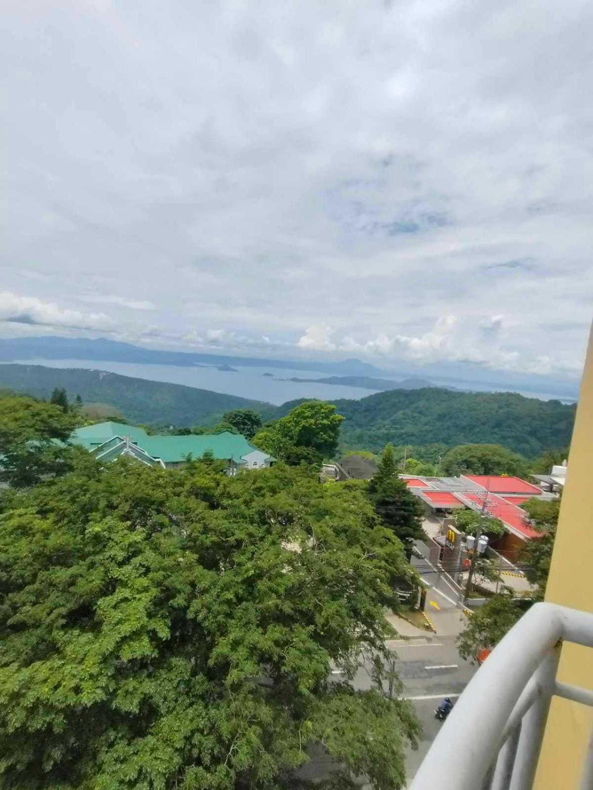 Cityland Tagaytay Taal Lake View City View Free Pool Parking Studios With Balcony Are City View タガイタイ エクステリア 写真