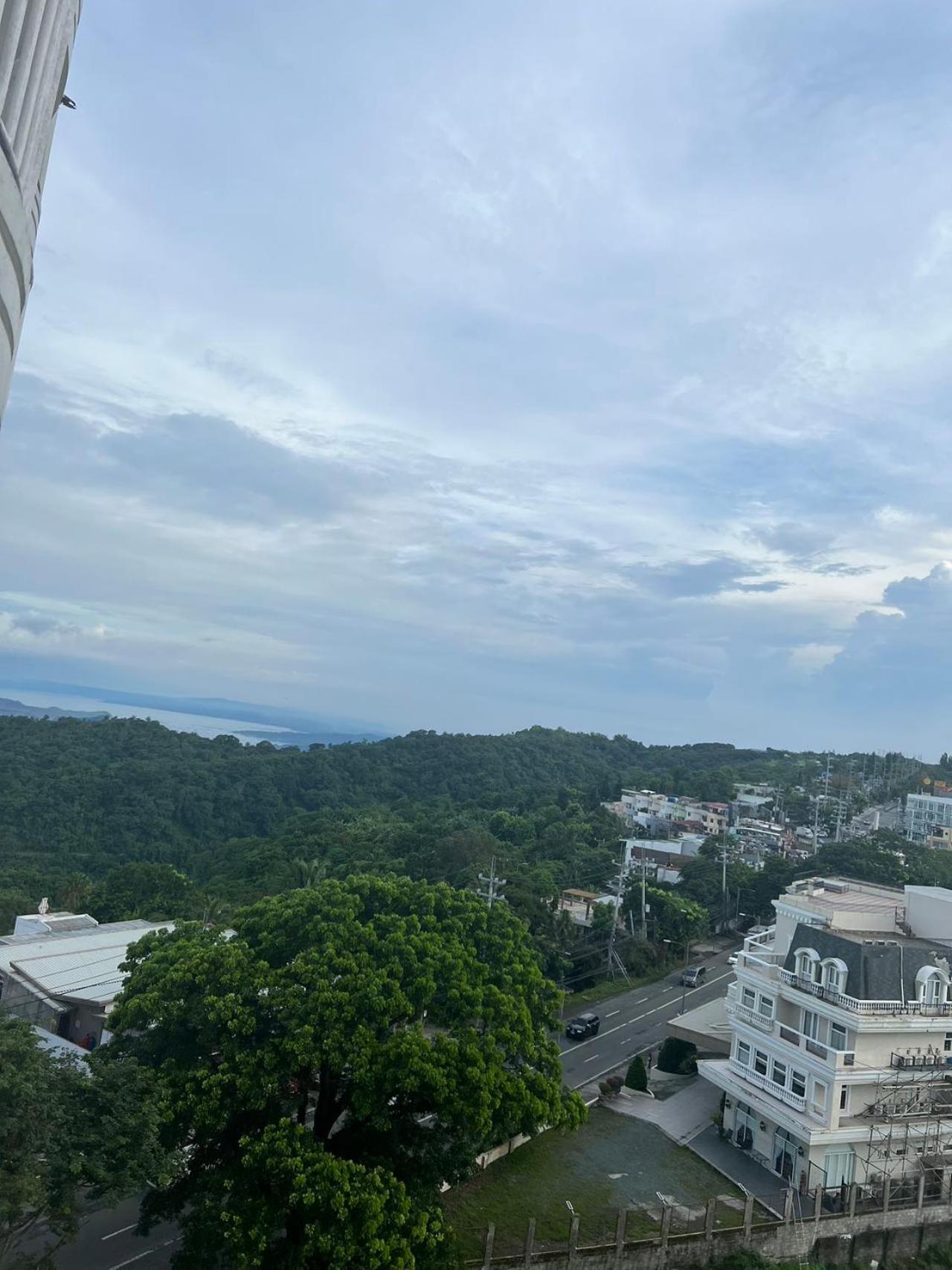 Cityland Tagaytay Taal Lake View City View Free Pool Parking Studios With Balcony Are City View タガイタイ エクステリア 写真